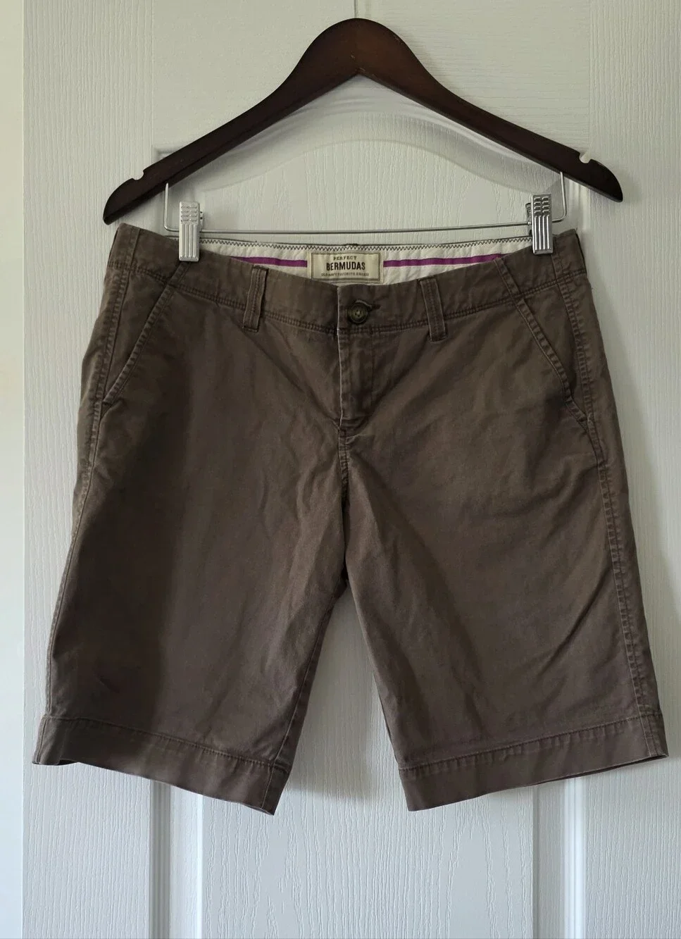 Old Navy Perfect Bermuda Shorts Women's 6 Brown Low Rise Stretch Chino Khaki